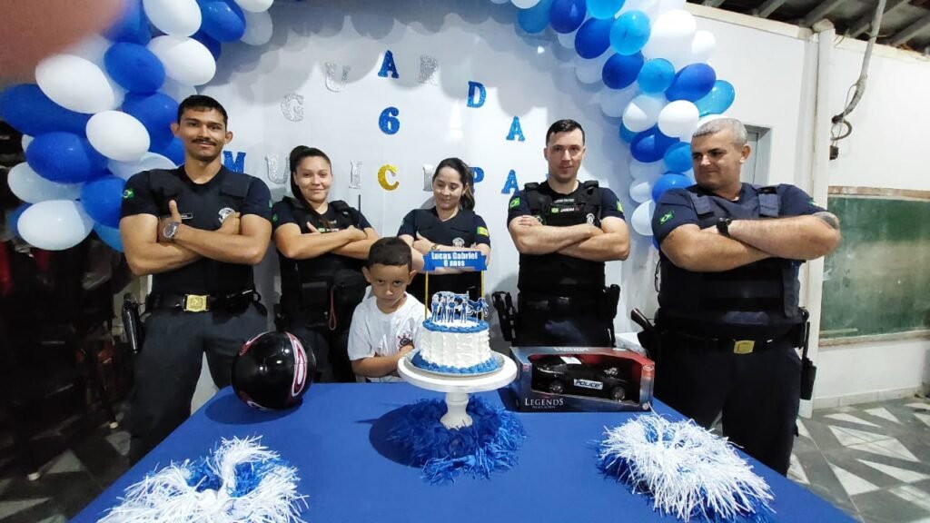 Após pedido da avó, Guarda Civil Municipal faz festa para adolescente  traumatizada com autoridades – Namidia News