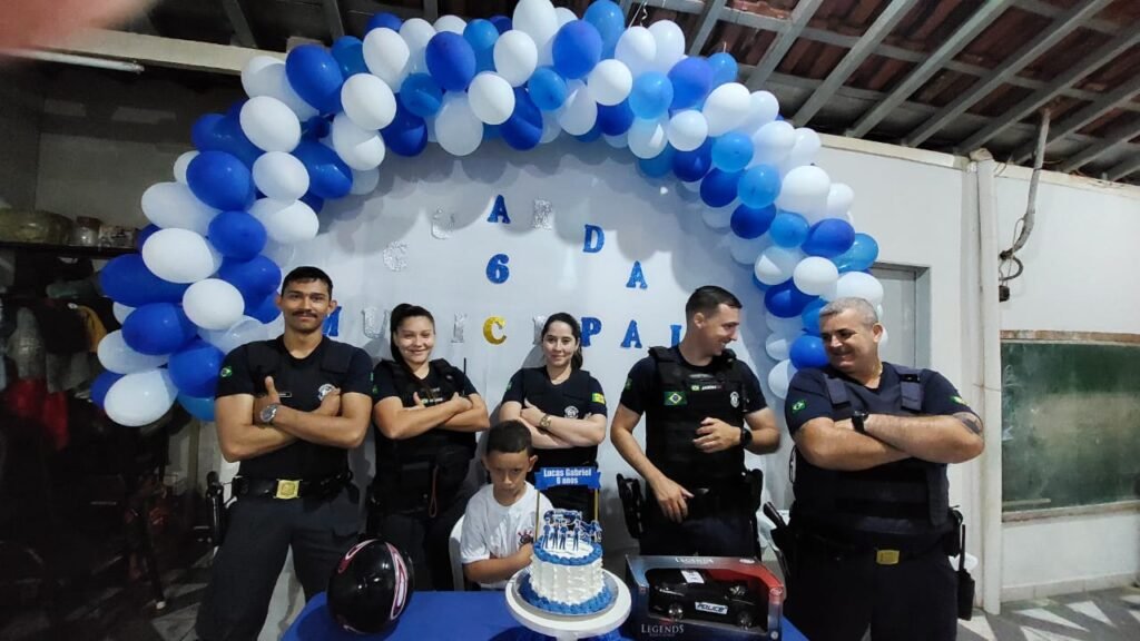 Após pedido da avó, Guarda Civil Municipal faz festa para adolescente  traumatizada com autoridades – Namidia News