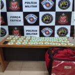 Força Tática apreende 1.385 pinos de cocaína e prende traficante após fuga frustrada em Araçatuba