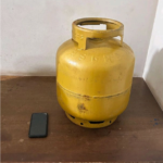 Homem é preso em flagrante após furtar botijão de gás e celular na Vila Xavier