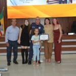 Vereadora Andréia homenageia GCM que arriscou a vida para salvar gato no Biriguizinho em Birigui