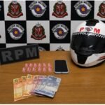 Jovem é preso com porções de cocaína durante ação rápida da Polícia Militar em Araçatuba