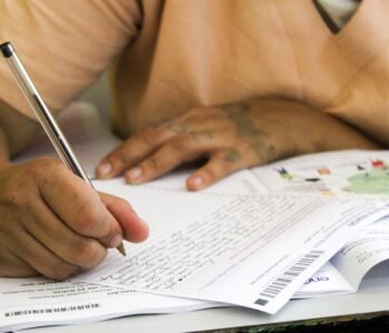 O Encceja PPL proporciona aos presos a oportunidade de obter a certificação no Ensino Fundamental ou Médio