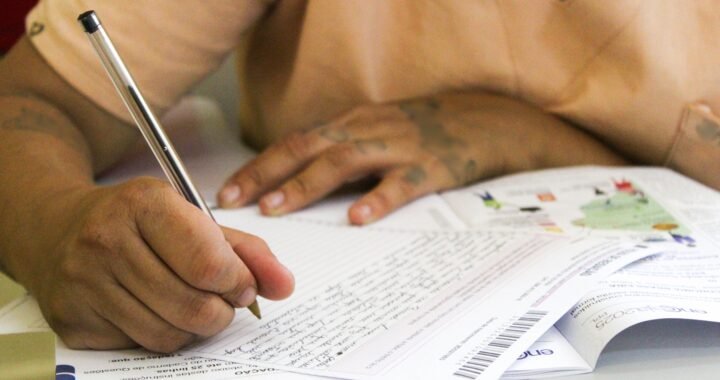 O Encceja PPL proporciona aos presos a oportunidade de obter a certificação no Ensino Fundamental ou Médio