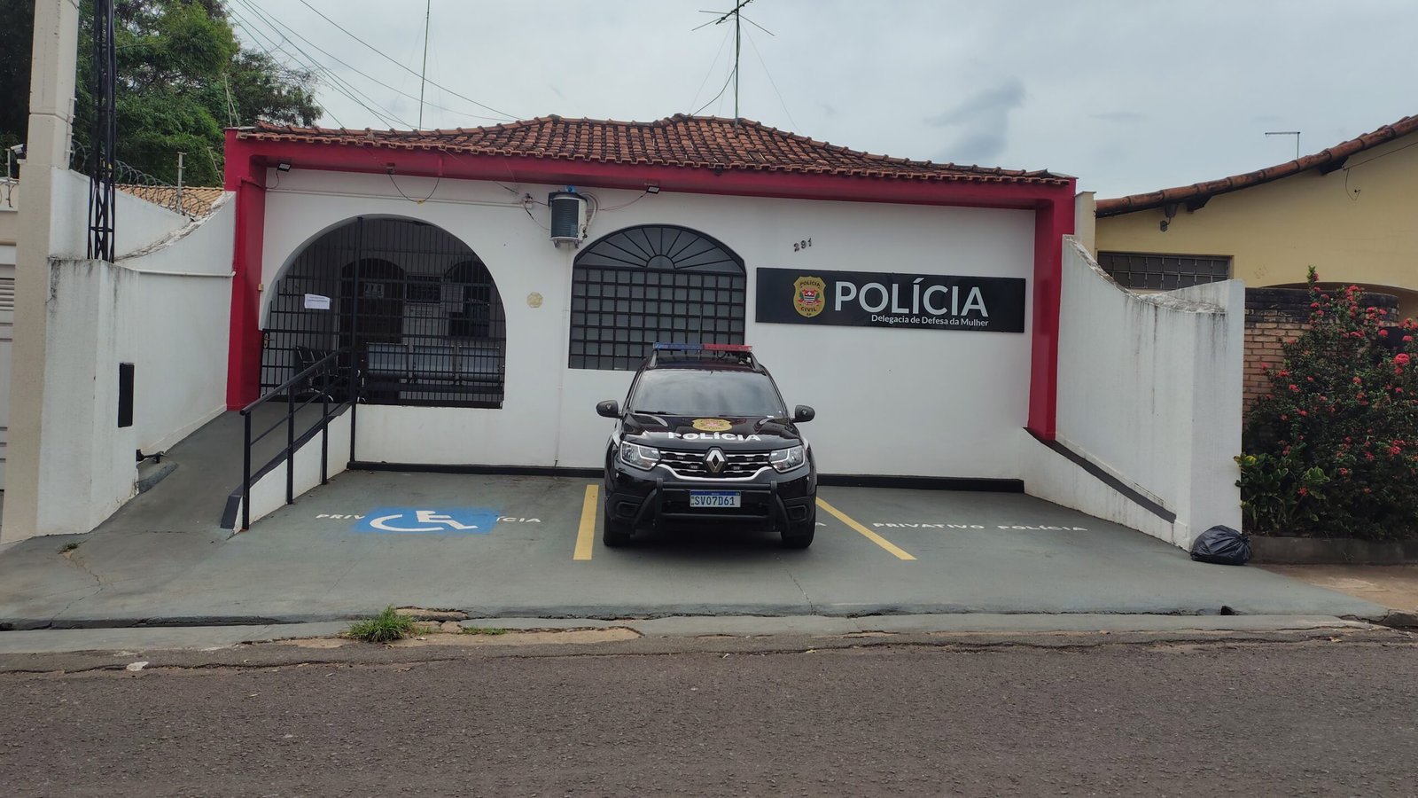 Funcionário de parque é levado à delegacia suspeito de aliciar adolescentes em Birigui