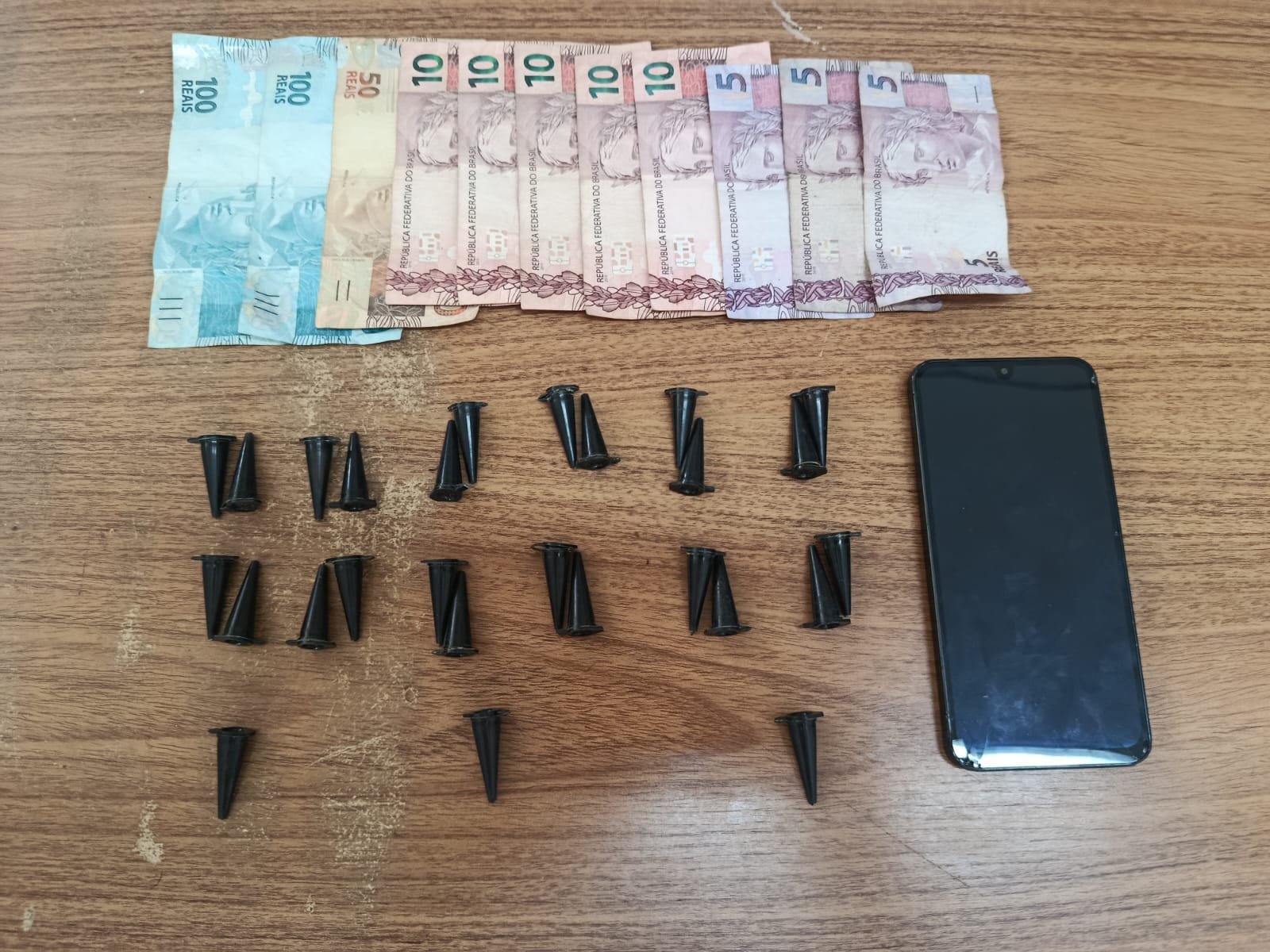 Homem é preso com 27 pinos de cocaína após fugir da PM em Araçatuba