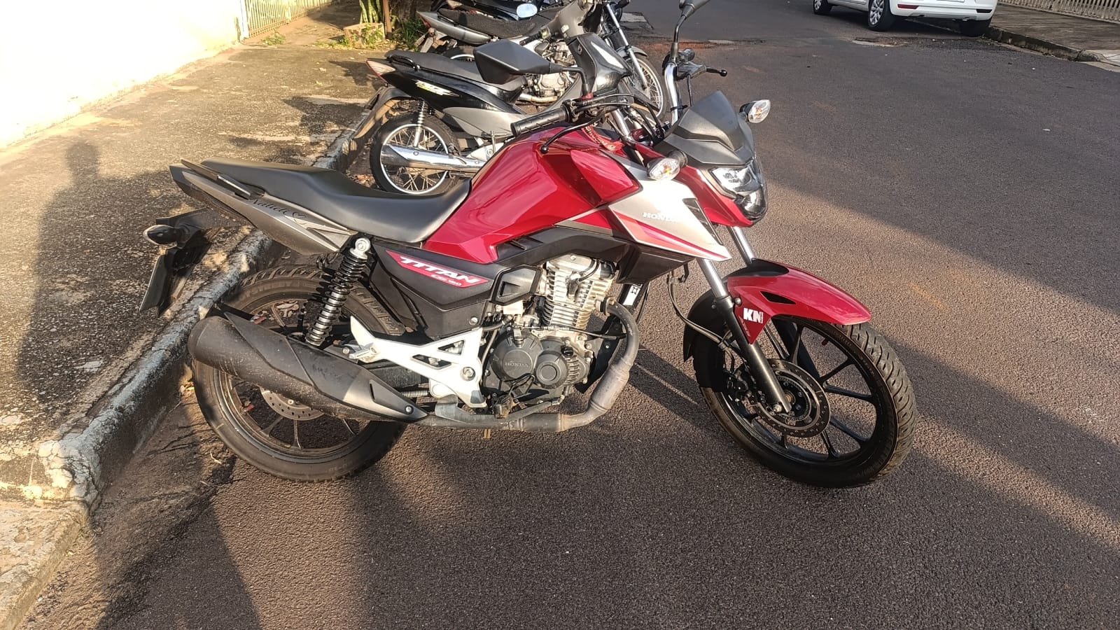 Motociclista de 18 anos fica ferida em colisão no bairro Silvares, em Birigui