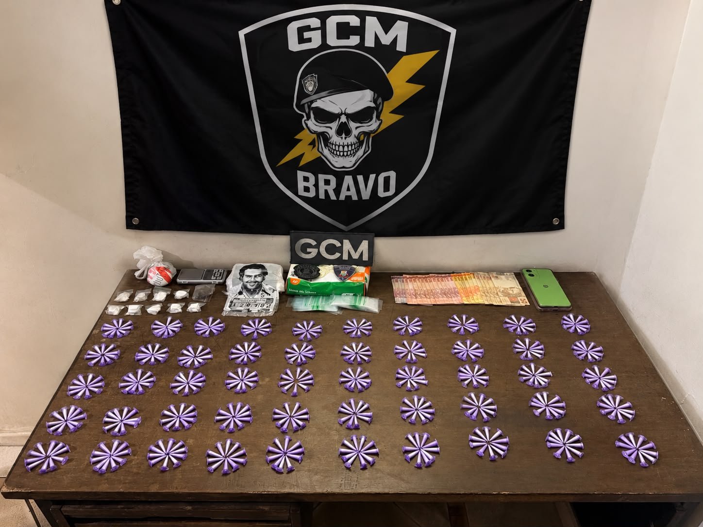 GCM prende homem com cerca de 500 pinos de cocaína no Jandaia II, em Birigui