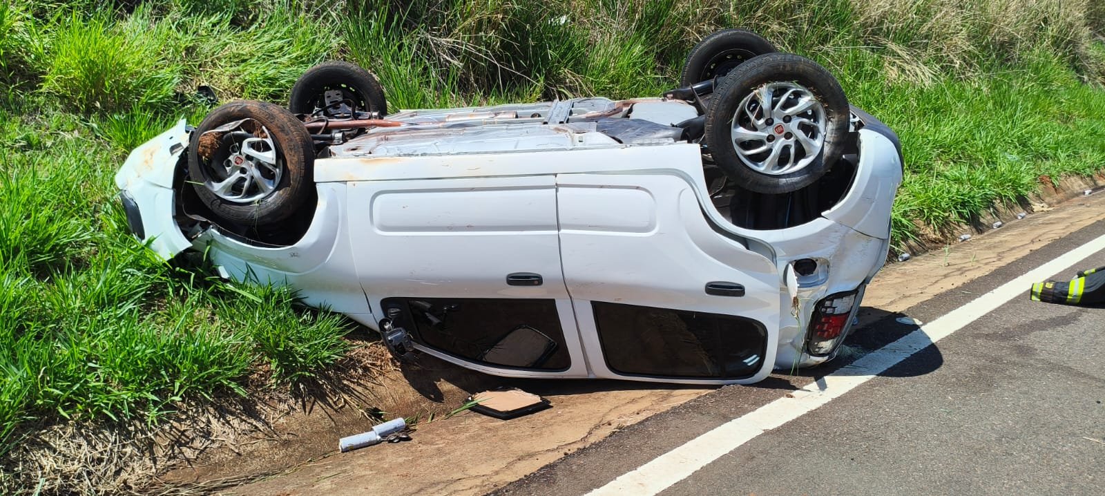 Capotamento na SP-461 deixa um morto e quatro feridos em Buritama