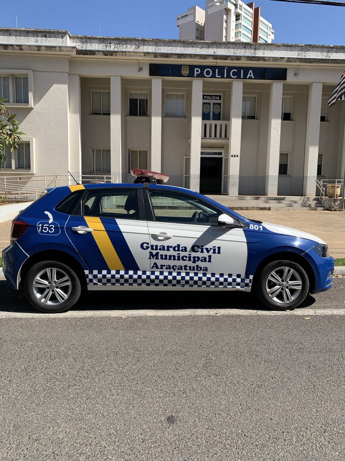Dupla é presa após ameaçar clientes de supermercado com barras de ferro em Araçatuba