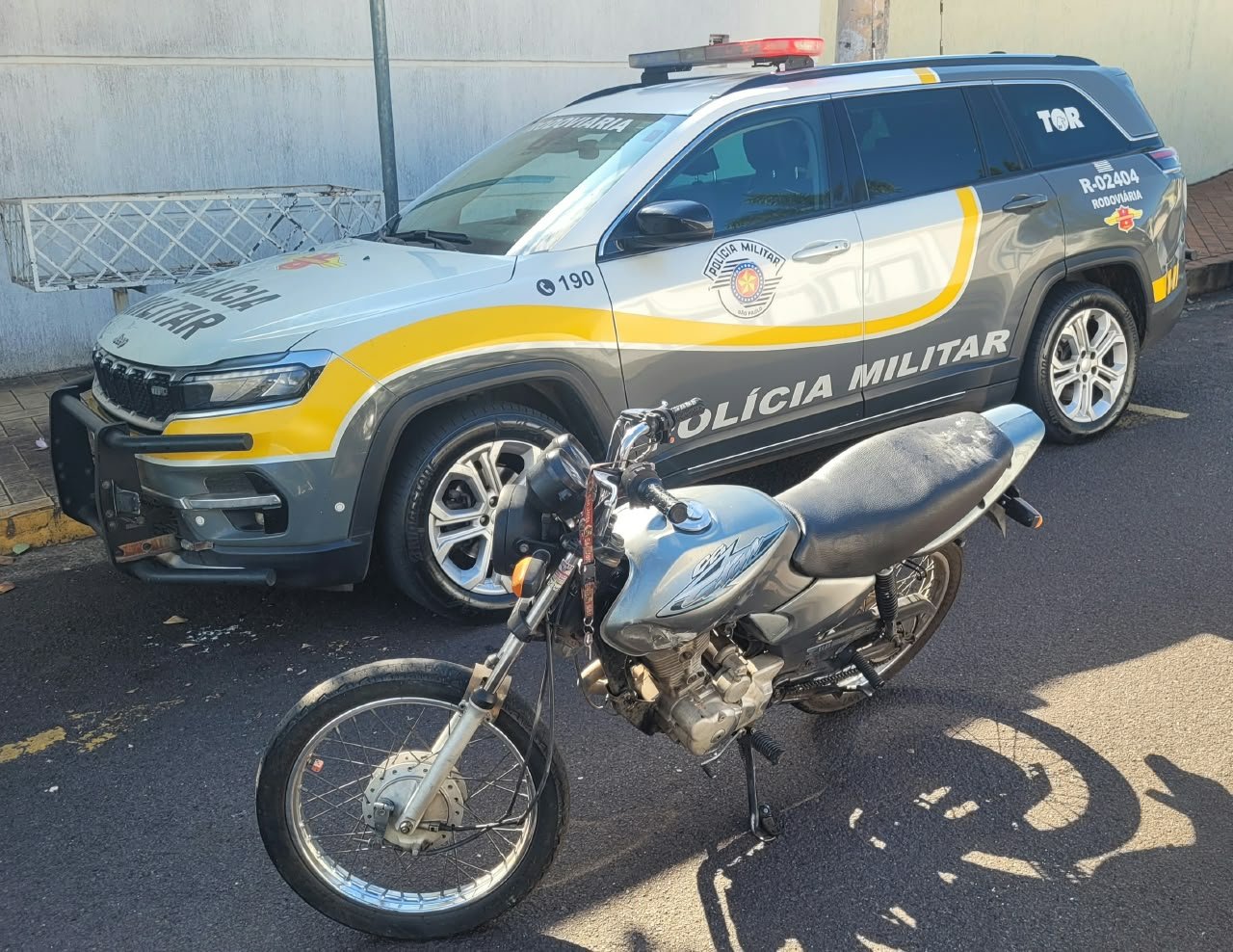 TOR prende homem com moto furtada e placa adulterada em rodovia de Birigui