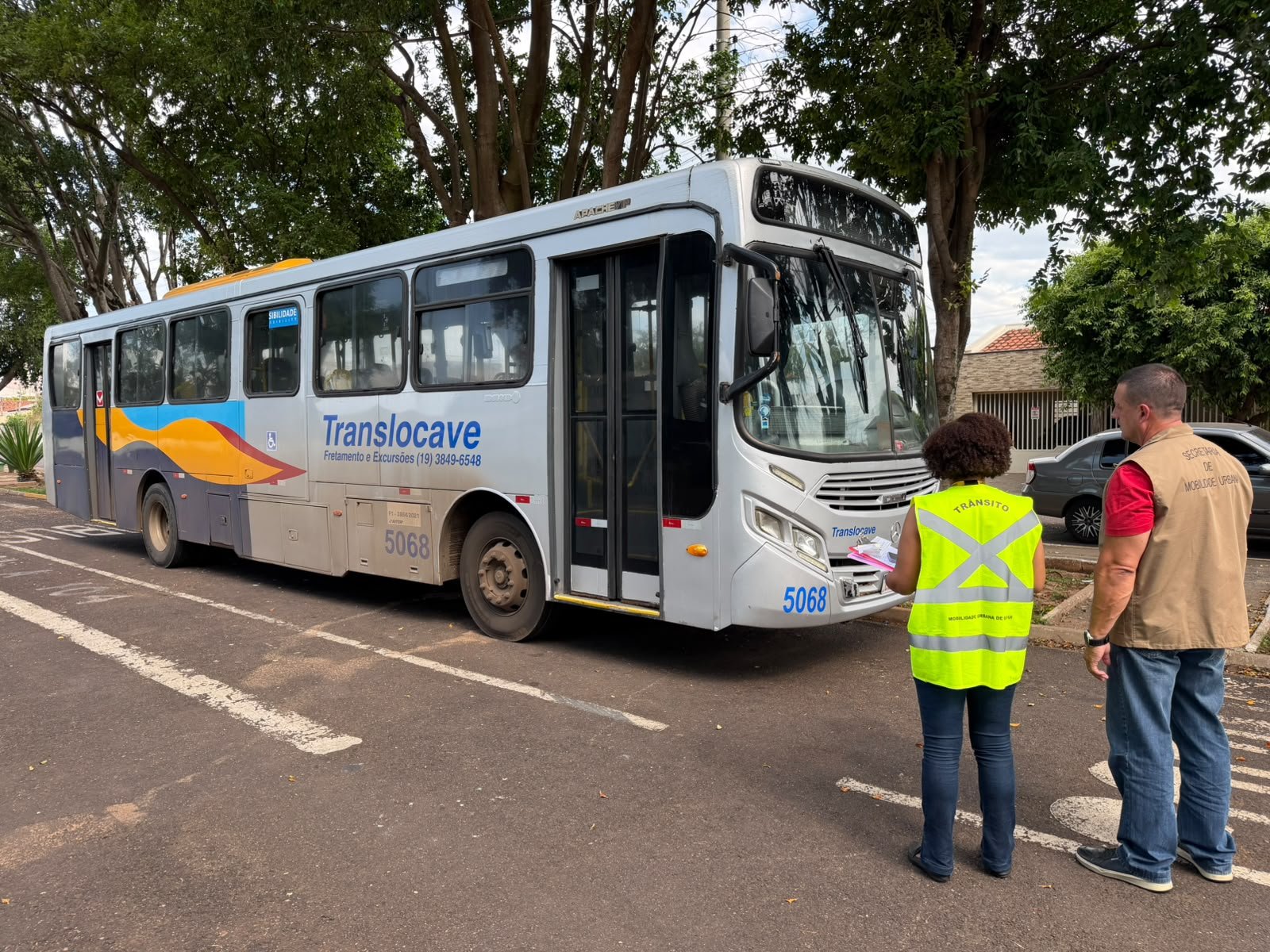 Birigui flagra ar-condicionado quebrado e campainhas com defeito em ônibus