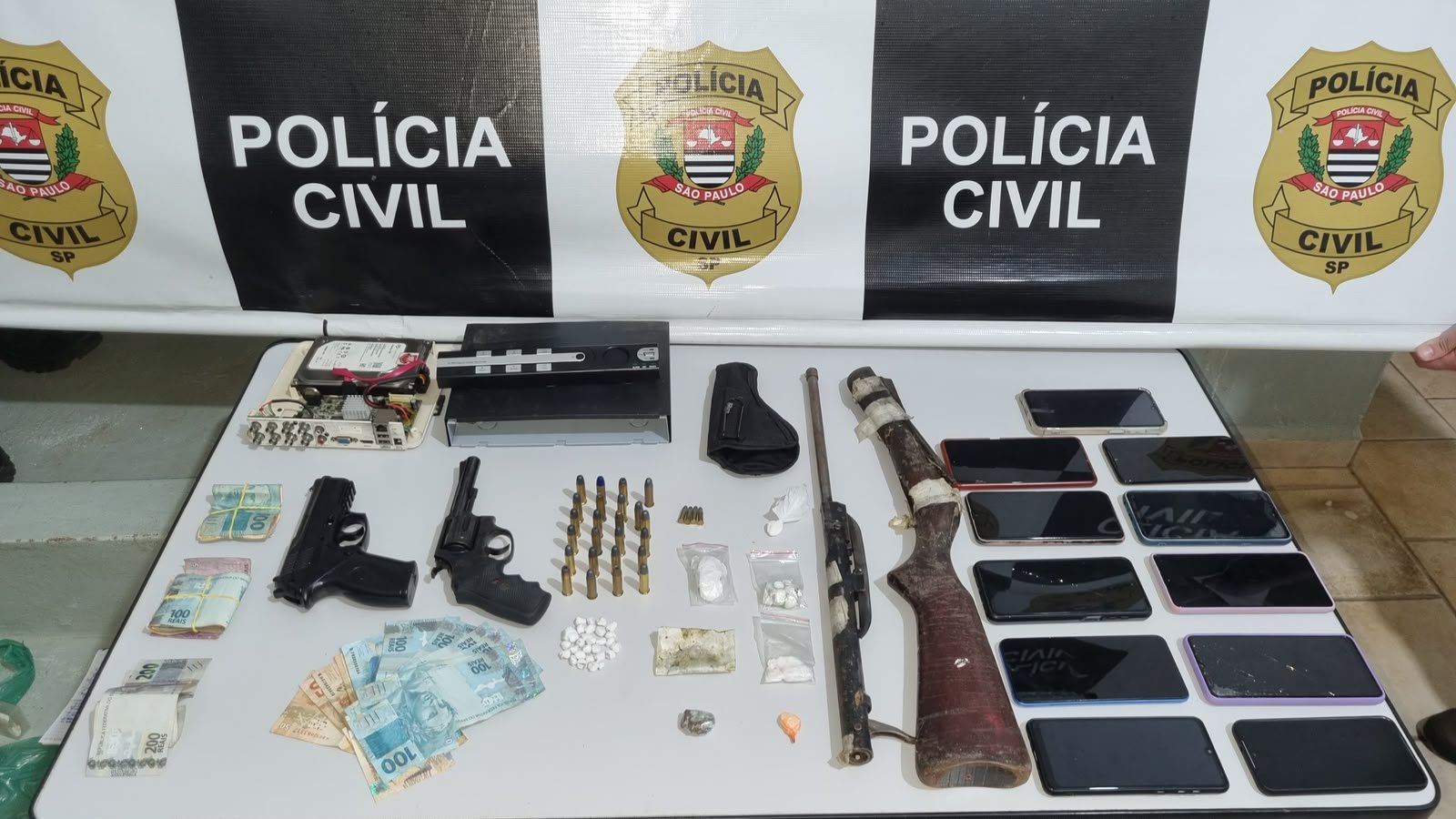BAEP apreende revólver, munições e drogas em operação contra o tráfico em Penápolis