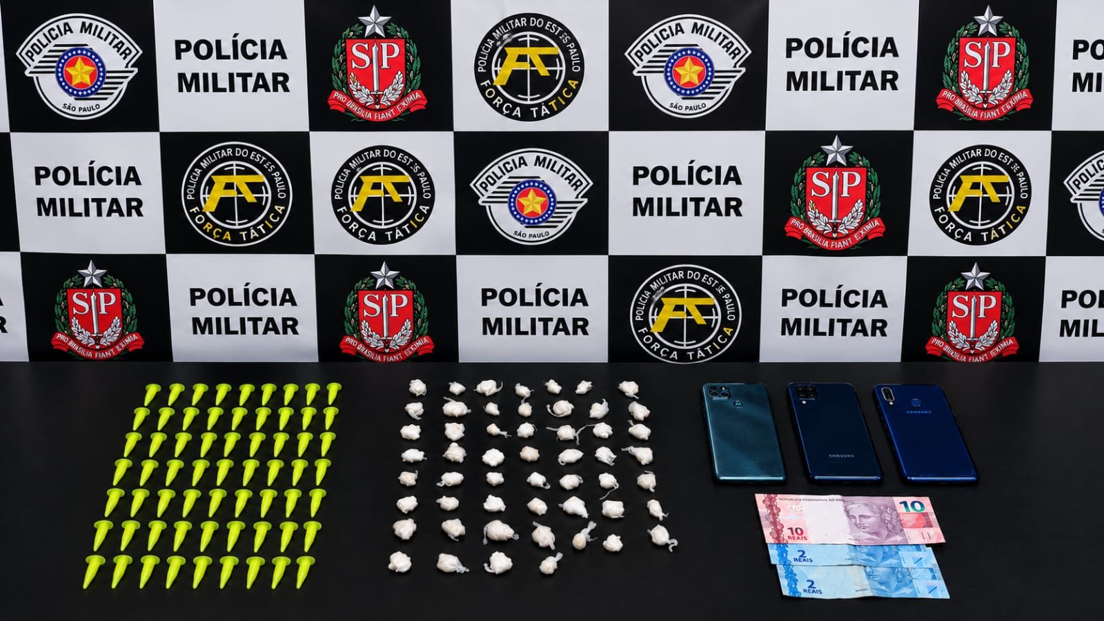Força Tática prende dois jovens por tráfico no bairro Mão Divina, em Araçatuba
