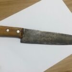 Homem é preso pela PM após ameaçar matar esposa e filho acamado com faca em Penápolis