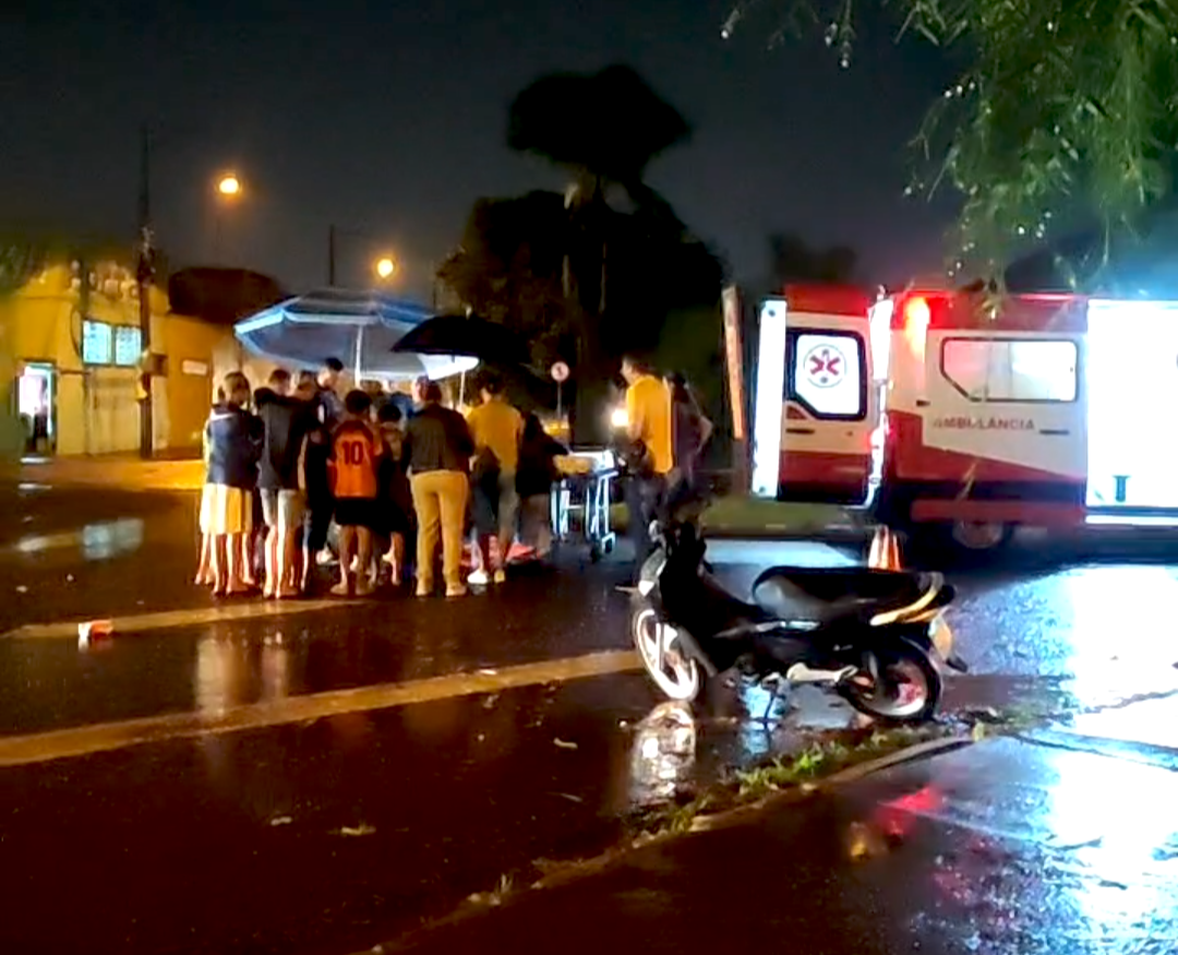 Colisão entre motos no centro de Birigui deixa motociclista com traumatismo craniano